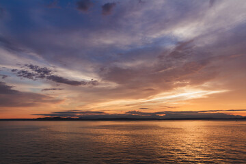 Fototapeta na wymiar Serene Sunset Reflection on the Ocean Horizon