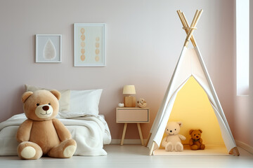 Gemütliches Kinderzimmer mit Bett, großem Teddy, Spielzelt und zwei Bilderrahmen mit Illustrationen an der hellen Wand. - 638896090