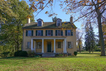 Washington Crossing, PA: Mahlon K. Taylor House (c. 1817), home of a founder of Taylorsville, now known as Washington Crossing, on the Delaware River. - obrazy, fototapety, plakaty
