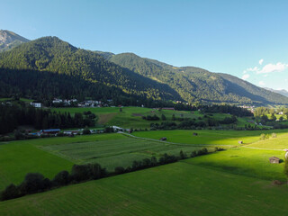 Obraz premium Mountains and meadows in a beautiful landscape in Austria at the Brenner Pass at sunset