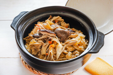 土鍋で炊いたキノコの炊込みご飯