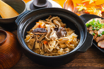 土鍋で炊いたキノコの炊込みご飯