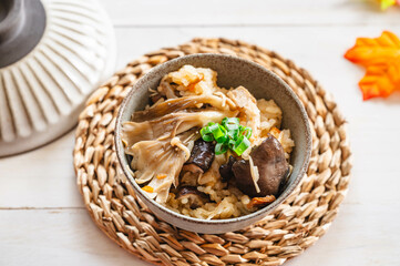 旨味あふれるキノコご飯