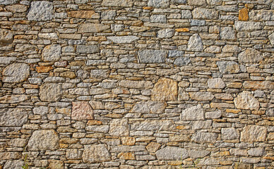 Mur en pierre seiche traditionnel.