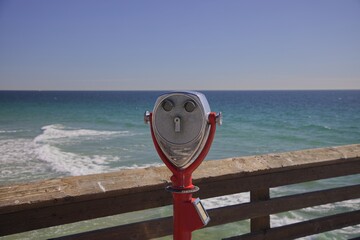 Coin operated binoculars