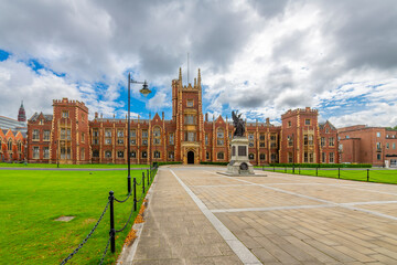 The Queen's University of Belfast, commonly known as Queen's University Belfast, is a public research university in Belfast, Northern Ireland, United Kingdom.  - obrazy, fototapety, plakaty