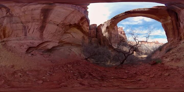 Escalante Utah Natural Bridge Red Rock Arch in Spring (Equirectangular 360 VR)