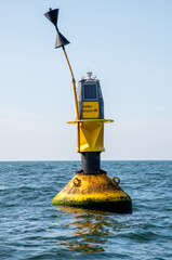 Sellebrunn Helgoland ocean sea meer wasser water see boye boje gelb yellow