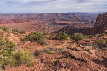 hiking the dead horse trail in dead horse point state park in utah, usa