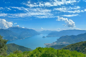 Obraz premium aerial view of Como Lake landscape in beautiful summer day, trees, water and mountains, Italy, Europe, concept romantic vacation by reservoir