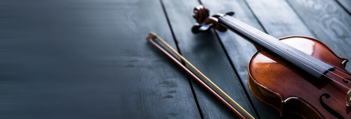 violin on the black table