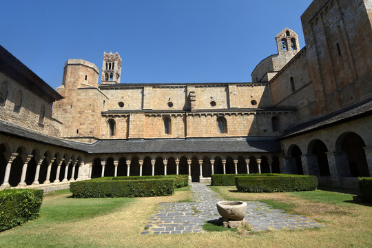 cloister of the Cathedral of Santa Maria d&rsquo;Urgelll, La Seu d&rsquo;Urgell, LLeida province, Catalonia, Spain