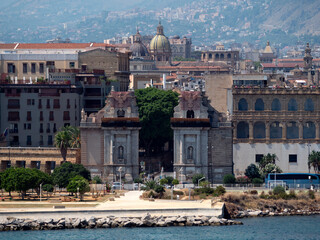 immagine del porto da di Palermo da bordo di una nave