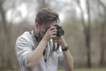 Obraz premium Guy Taking Photograph