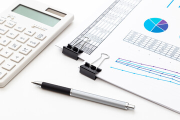 仕事の書類と電卓
