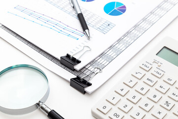 仕事の書類と電卓