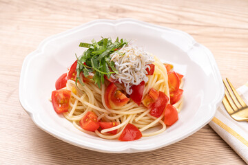 トマトとしらすの冷製パスタ