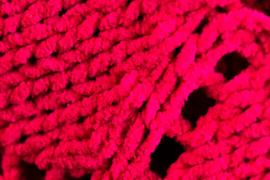 Fototapeta Micro close up of pink wooly crochet fabric with copy space