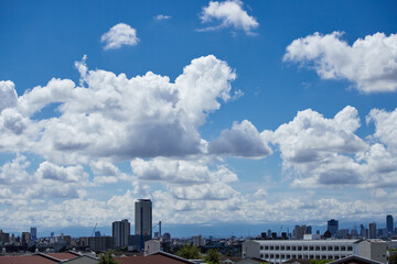 Naklejka na ściany i meble 名古屋上空の綺麗な夏の青空と雲の風景
