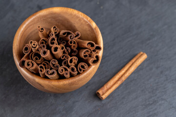 aromatic cinnamon sticks used in cooking and confectionery products