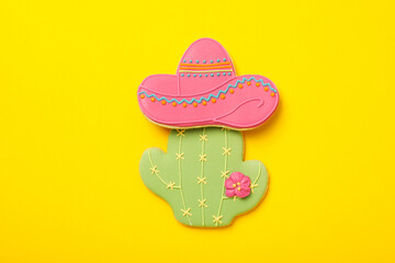 Cactus and sombrero in the form of gingerbread.