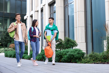 Obraz premium Group of happy students walking together outdoors