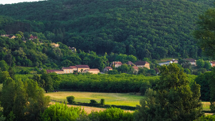 Vallées de la Dordogne, pendant l'heure bleue
