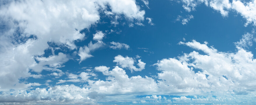 Stunning skyscape with cumulus clouds. Cloudy sky panorama. © volff