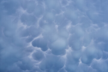Mammatus clouds