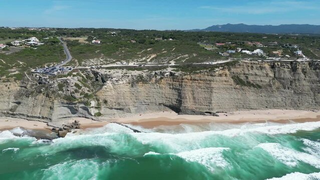 Der Praia da Aguda, ein atemberaubend sch&ouml;ner Strand an der Steilk&uuml;ste