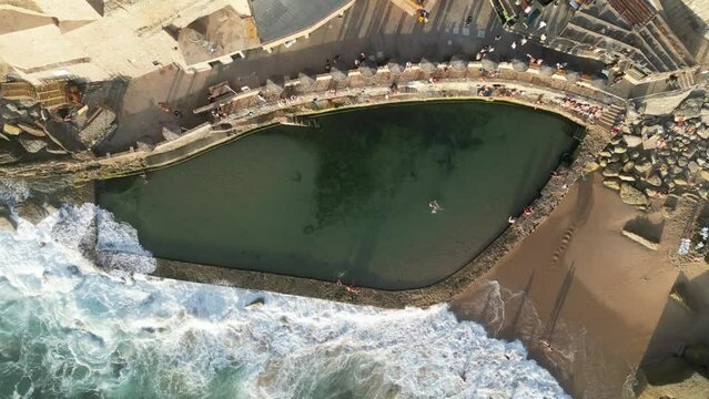 Der Naturpool von Azenhas do mar