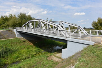 najstarszy, pierwszy na świecie drogowy most spawany wybudowany w 1929 roku w Maurzycach na rzece...