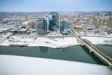 Obraz premium Urban Heartbeat: Downtown Saskatoon, Saskatchewan Skyline