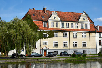 Fototapeta na wymiar Przedwojenny budynek przy bulwarze Zygmunta Augusta w Elblągu