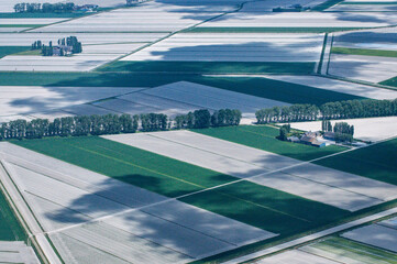 vue aérienne des champs dans la Baie du Mont Saint Michel en France