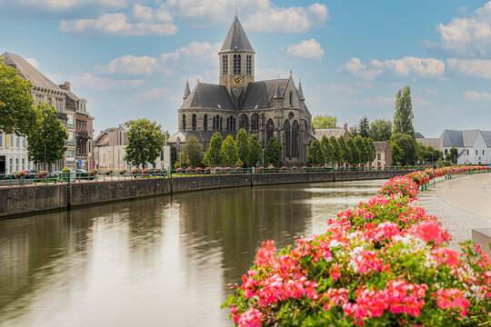 City Oudenaarde name in french Audenarde located in the province Oost-vlaanderen in Belgium.  District Gent.  Famous for tapestry production.  View on the marketplace, district Scheldevallei.  Unesco