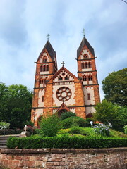 Die St. Lutwinuskirche in Mettlach.