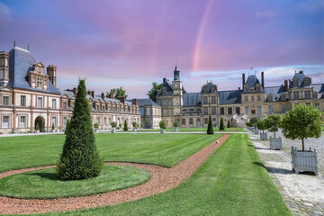 Obraz premium The castle of Fontainebleau, beautiful french monument 