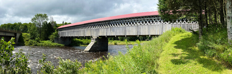 Fototapeta na wymiar McVetty-McKenzie Covered Bridge panorama in Quebec, Canada