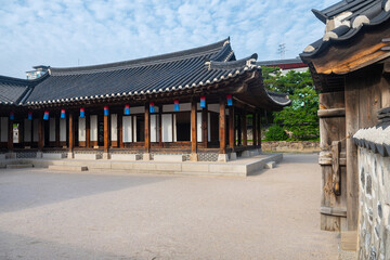 Fototapeta premium building of namsangol hanok village, soutk korea