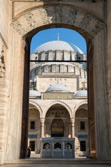 Entrada a la Mezquita de Suleimán, Estambul