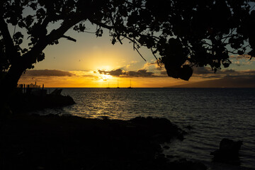 Coucher de soleil à Teavaro sur l'île de Moorea en Polynésie