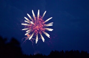 Feuerwerk bei Nacht