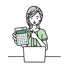 座ってデスクでノートPCを開いて電卓を指差してこちらに向けて見せているオフィスカジュアルの女性