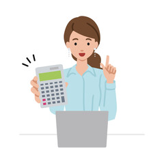 座ってデスクでノートPCを開いて電卓を持ってこちらに向けて見せているシャツの女性