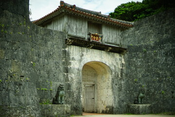 Fototapeta premium 首里城の歓会門 （沖縄県那覇市, 2022年5月）