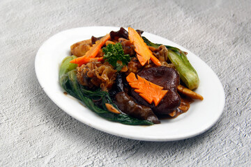 Freshly cooked mixed vegetables and mushroom in oyster sauce