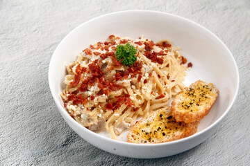 Freshly cooked Pasta with assorted toppings served with garlic bread