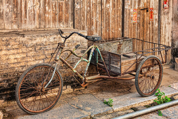 Fototapeta na wymiar Antique bicyle in old town of Daxu. Guilin, Guangxi China