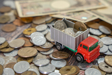 お金 現金 トラック 小銭